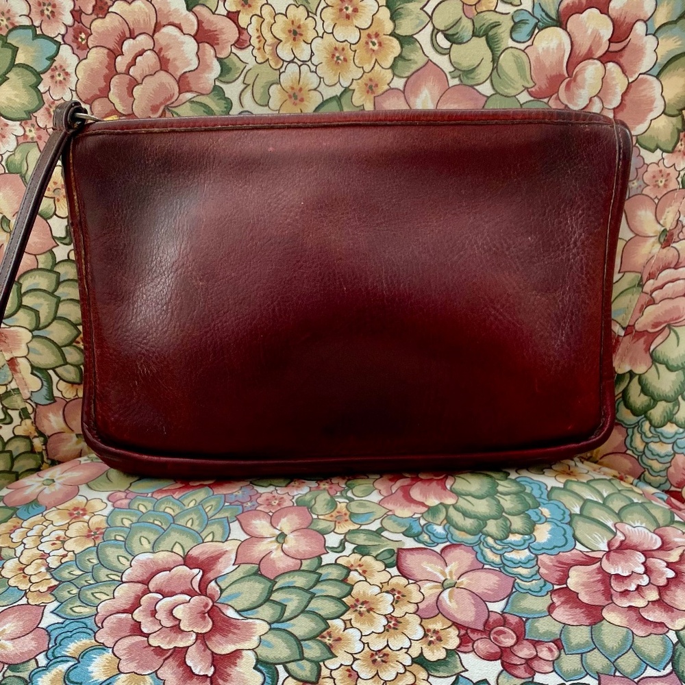 Vintage Coach Wristlet - Creed is 9912, Made in NYC  with glue in registration